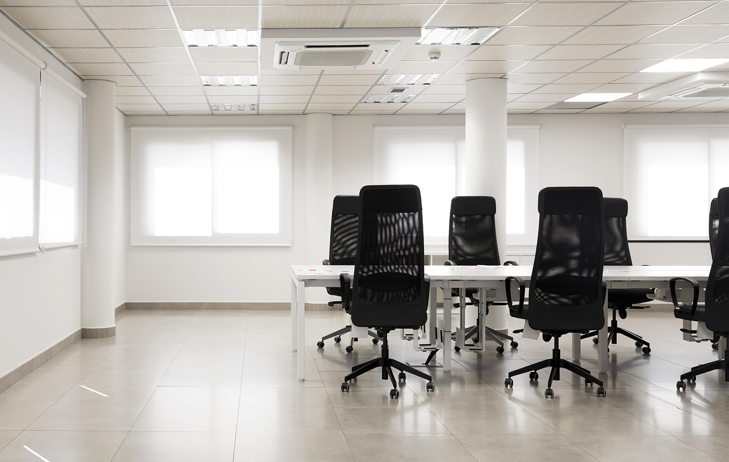 empty-conference-room-with-copy-space